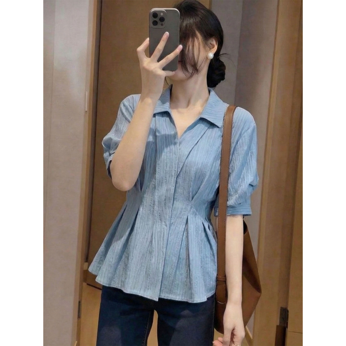 Áo sơ mi polo nữ tay ngắn cổ bẻ, dáng suông thắt eo, phối bồng nhẹ — màu xanh nhạt chi tiết 4