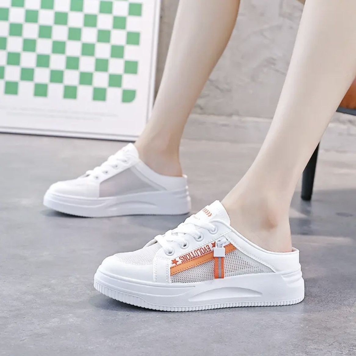 Baotou medio zapatillas de verano para mujeres 2025 nuevos zapatos de mujer perezosos con un pedazo antideslizante cómodos zapatos de lona para mujeres