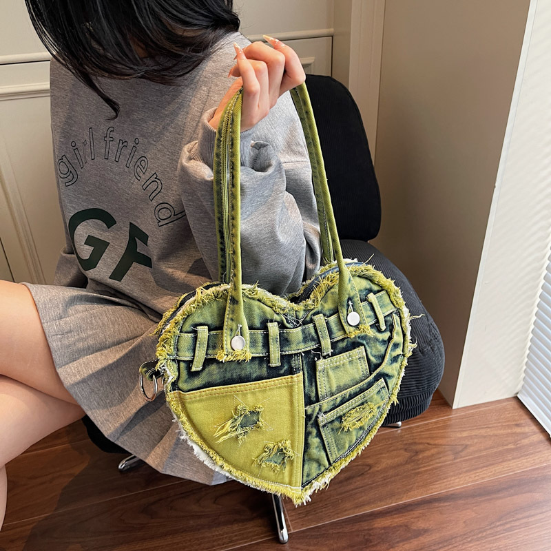Dulce y fresco bolso de axila de chica caliente 2025 verano nuevo bolso femenino amor bolso de mezclilla bolso de hombro de gran capacidad personalizado