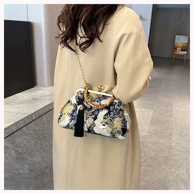 2023 neue grenzüberschreitende Nischenclip-Schnalle, High-End-Dinner im ethnischen Stil, Modekette, eine Schulter, Umhängetasche für Damen_voghion.com