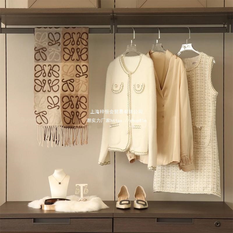 现代售楼处样板房开放式衣帽间软装女生服饰展示架套装摆件组合款