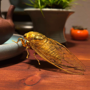 Light-Colored Golden Cicada Ornament, Gold-Colored Cicada Monkey for Living Room or Car Decoration, Chinese Style, Exquisite Handmade Engraved Gift