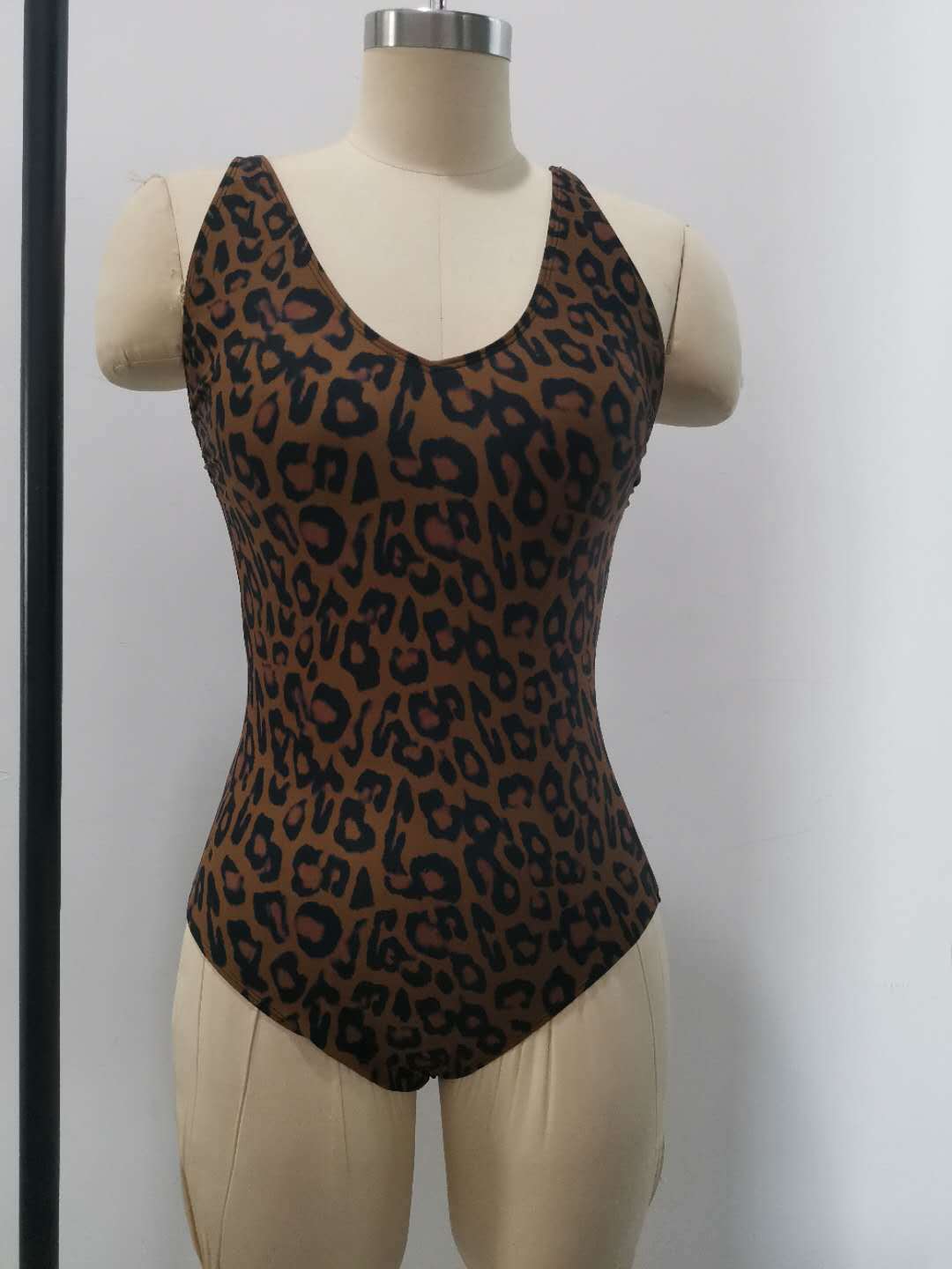 2023�¿�����Ӿ��ӡ���羳���ڵ���ŷ��Ů����Ȫ��Ӿװ���ؽ���