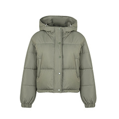 ファッションがゆったりしていて、帽子も軽くて、綿入れの服もあります。