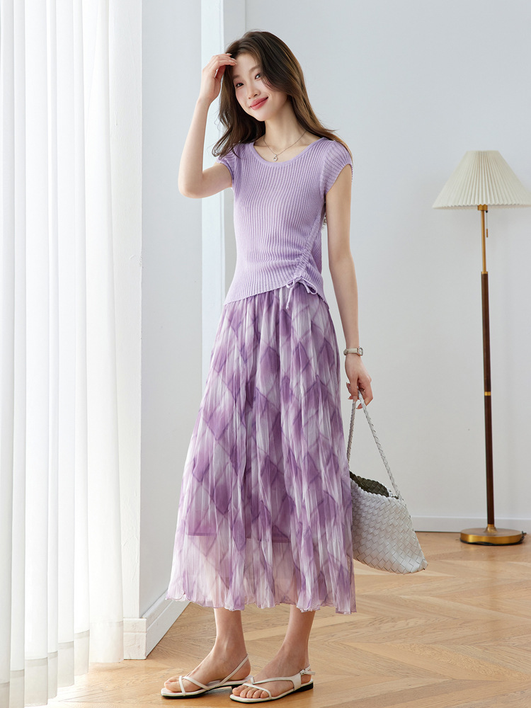 Bộ áo thun kẻ sọc phối chân váy midi hai mảnh nữ tính — màu tím
