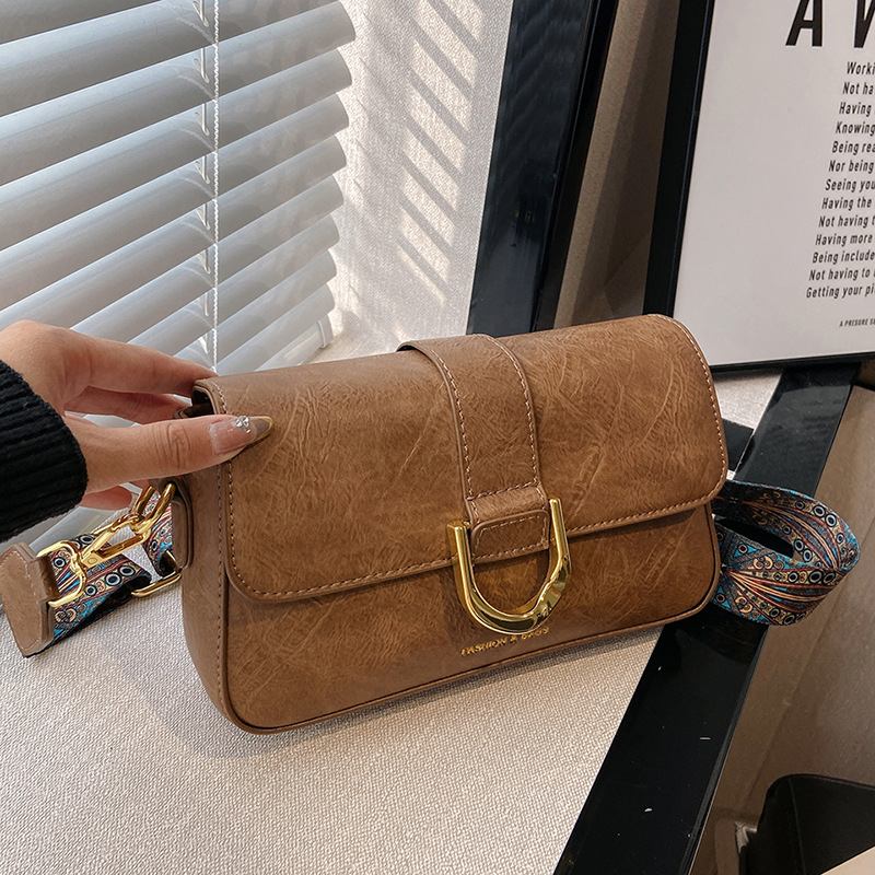 Shoulder Bag 2023 New Arrival High Quality Fashion Versatile Horseshoe Buckle Wide Shoulder Strap Ladies Messenger Bag_voghion.com