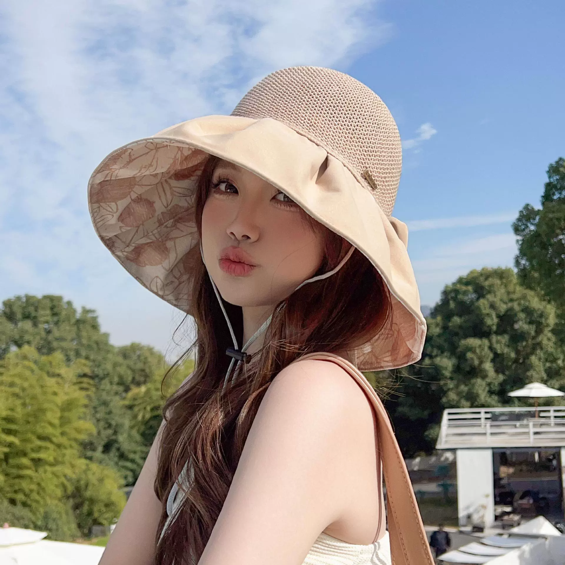 Quality summer sun hat, beach sun protection cream