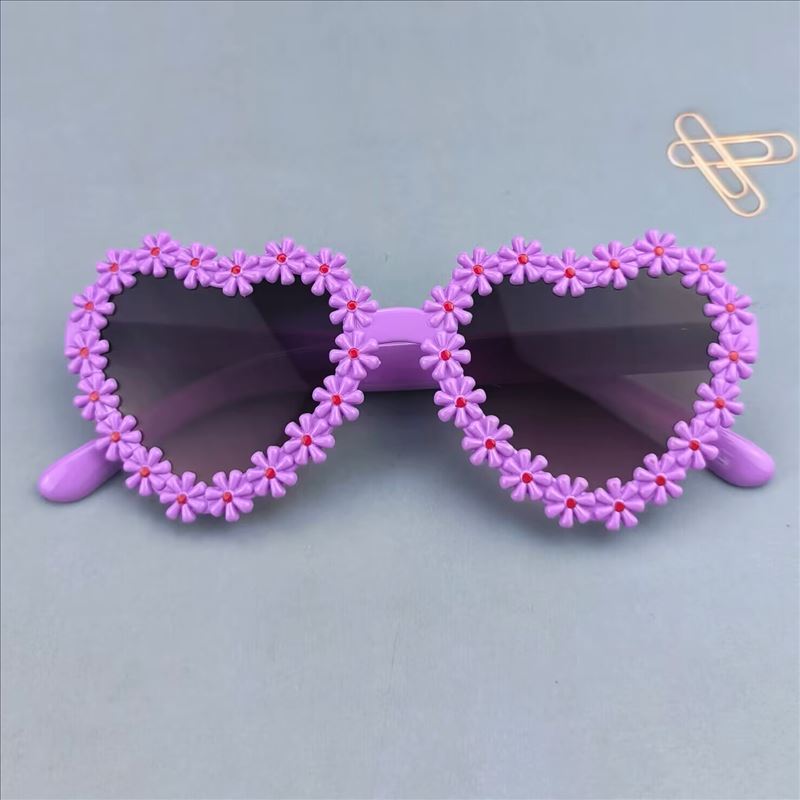Special-Shaped Mirror Glasses Style Cute Novelty Heart Shape Ac UV400 Protection Tinted Lenses Special-Shaped Mirror Full Frame Kids Sunglasses