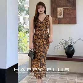 HAPPYHUT剪花系带斜裁V领鱼尾吊带裙8803秋装2025新品连衣裙