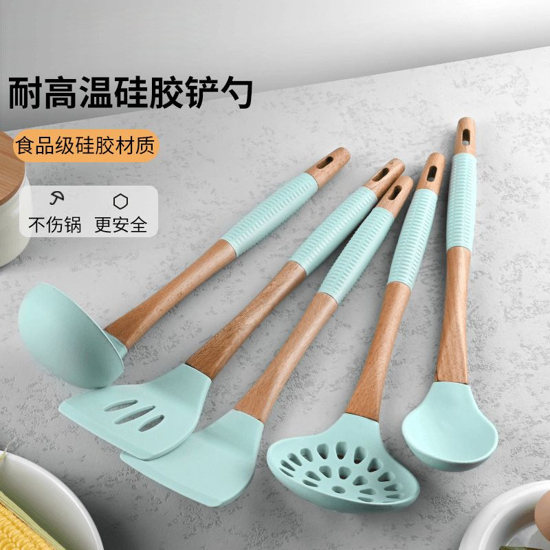 Sopa de cocina, cucharas de cocina