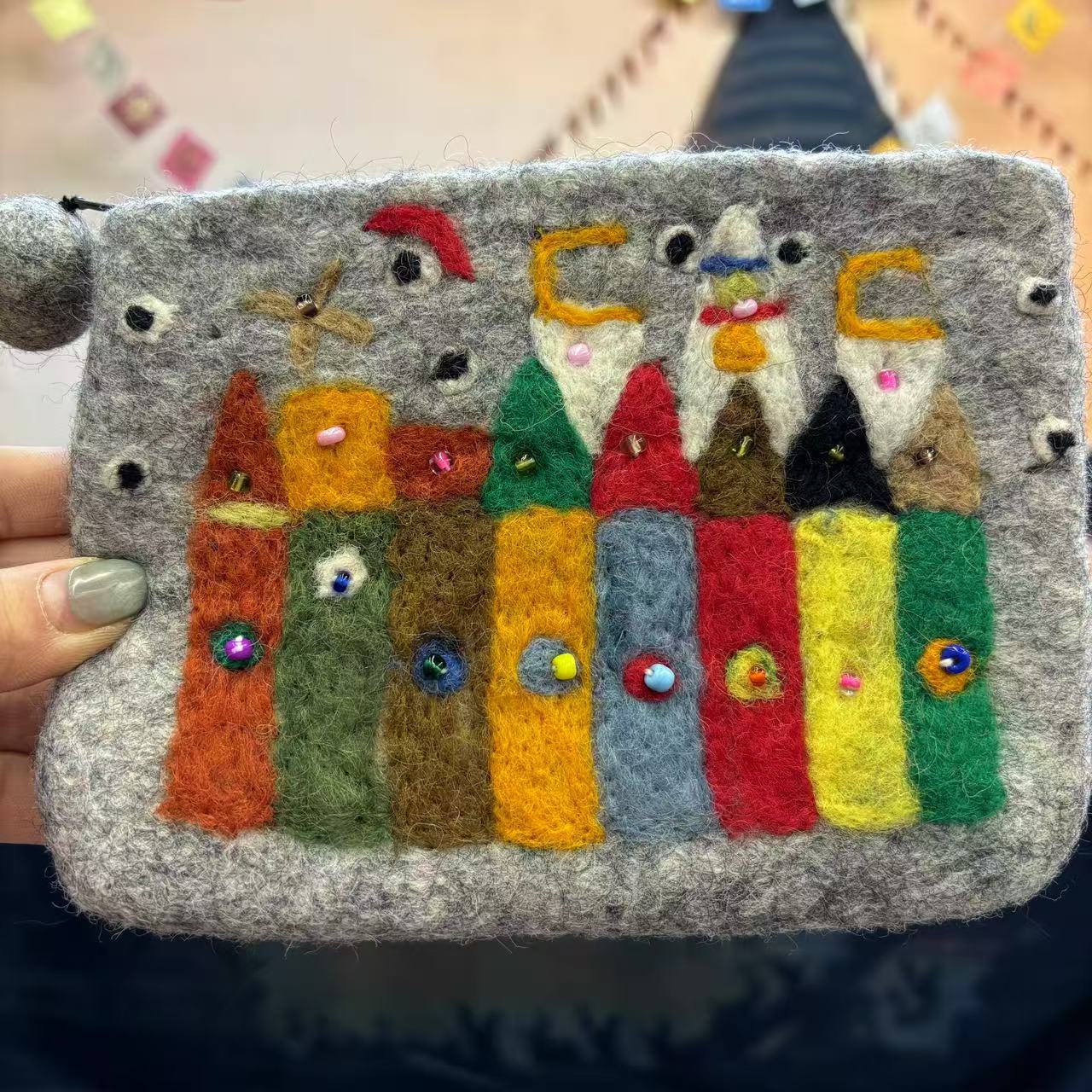 회색