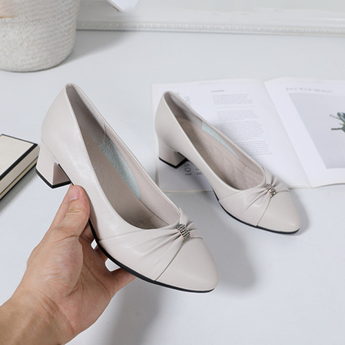 Mum's Shoes Spring and Autumn Soft Leather Slip-on Shoes with Soft Sole, Round Toe, Women's Medium Heel, Thick Sole Duck Shoes with Wide Mouth, Classic Single Shoes