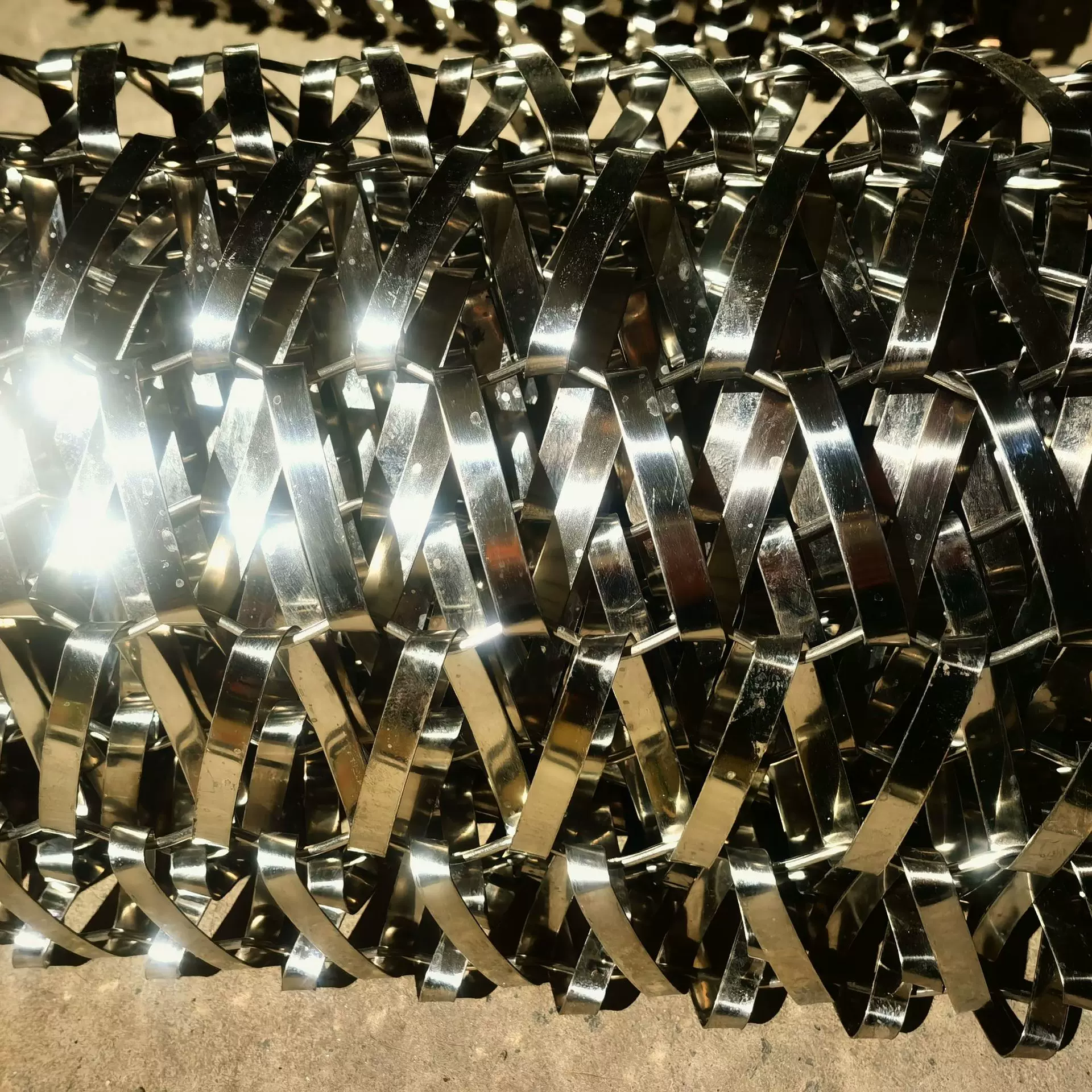 金属装饰网帘生产厂家酒店银行大厅垂吊不锈钢螺旋编织金属装饰网