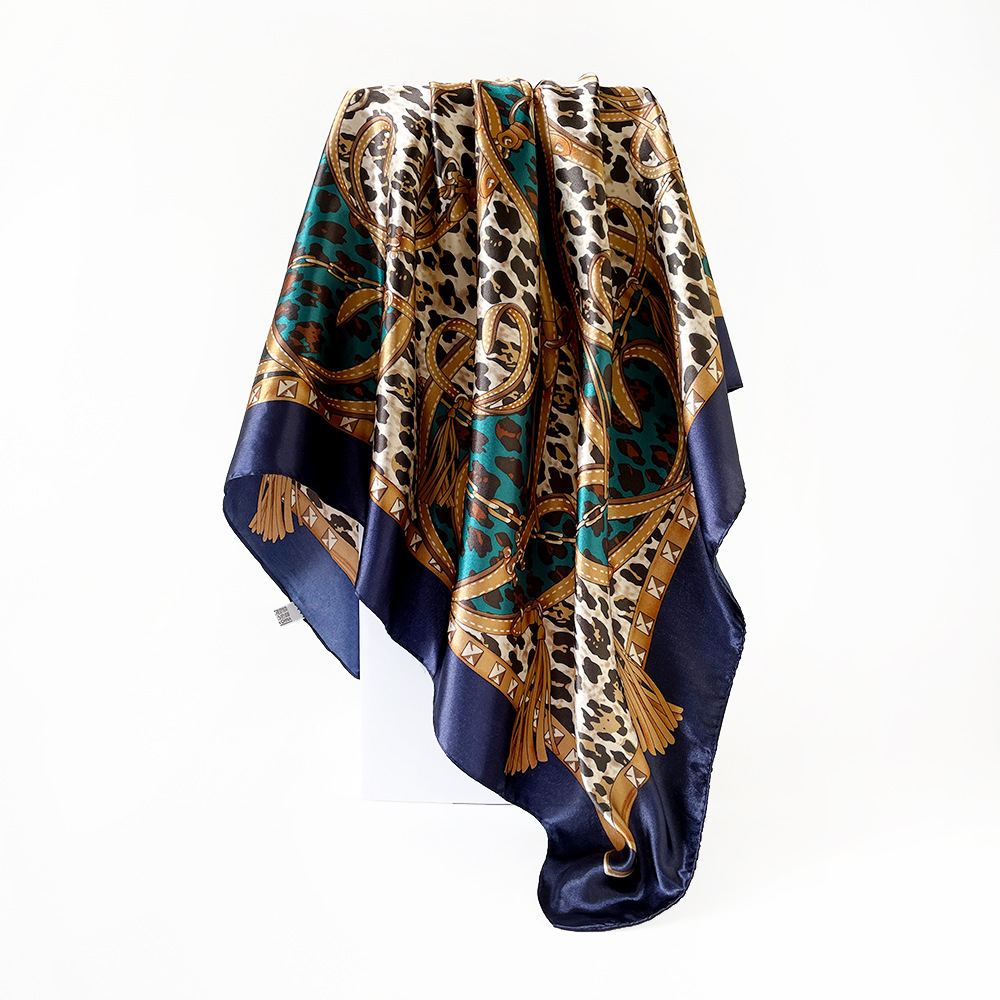 Damen Satin Kopftuch Mit Leopardenmuster Im Quadratischen Design_voghion.com