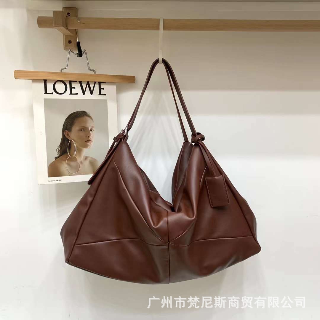 다크 브라운