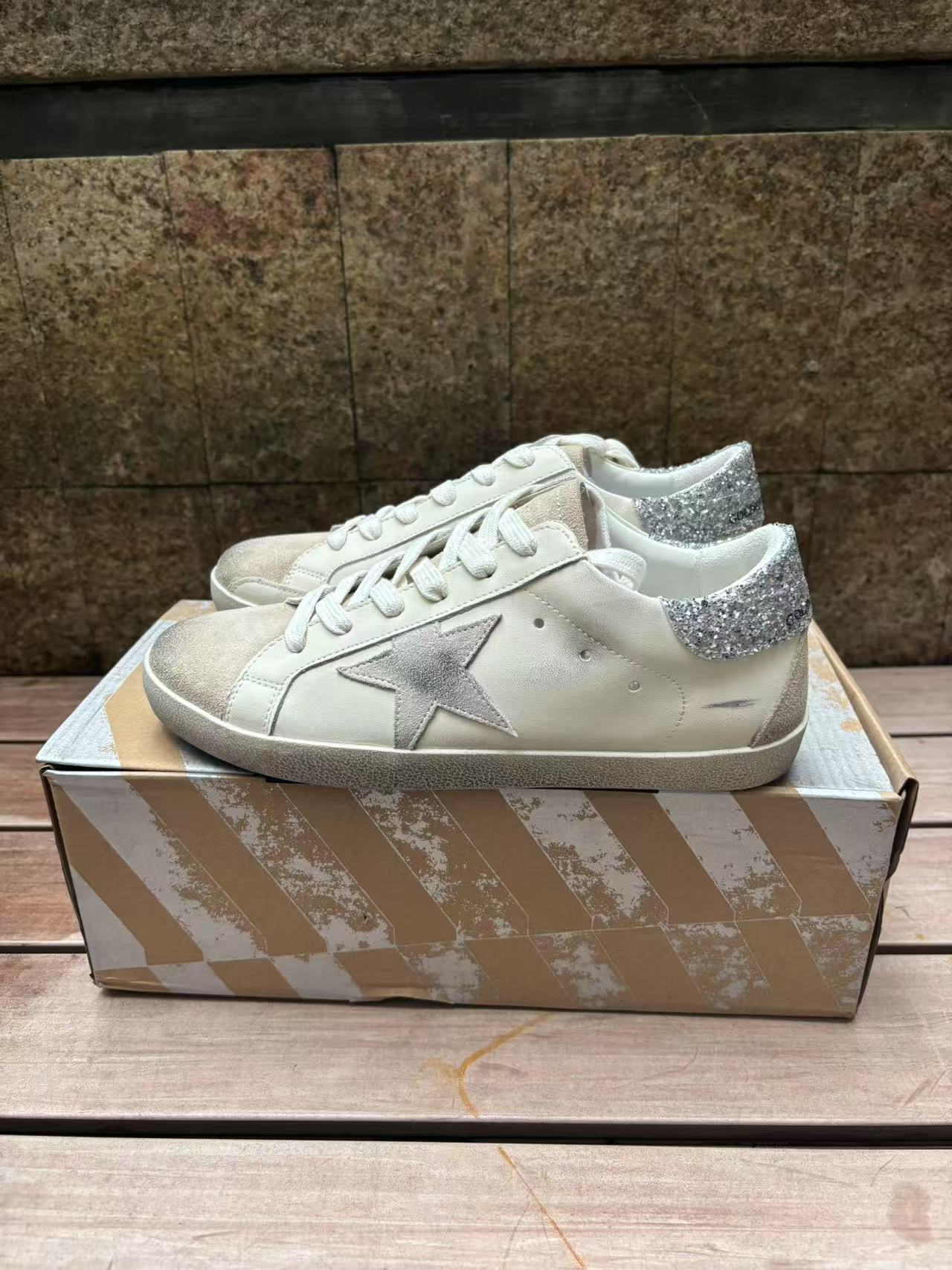 Corea del Sur viejos estrellas pequeños zapatos sucios hombres y mujeres con el mismo estilo retro casual deportes pequeños zapatos blancos 2025 nuevos zapatos sucios