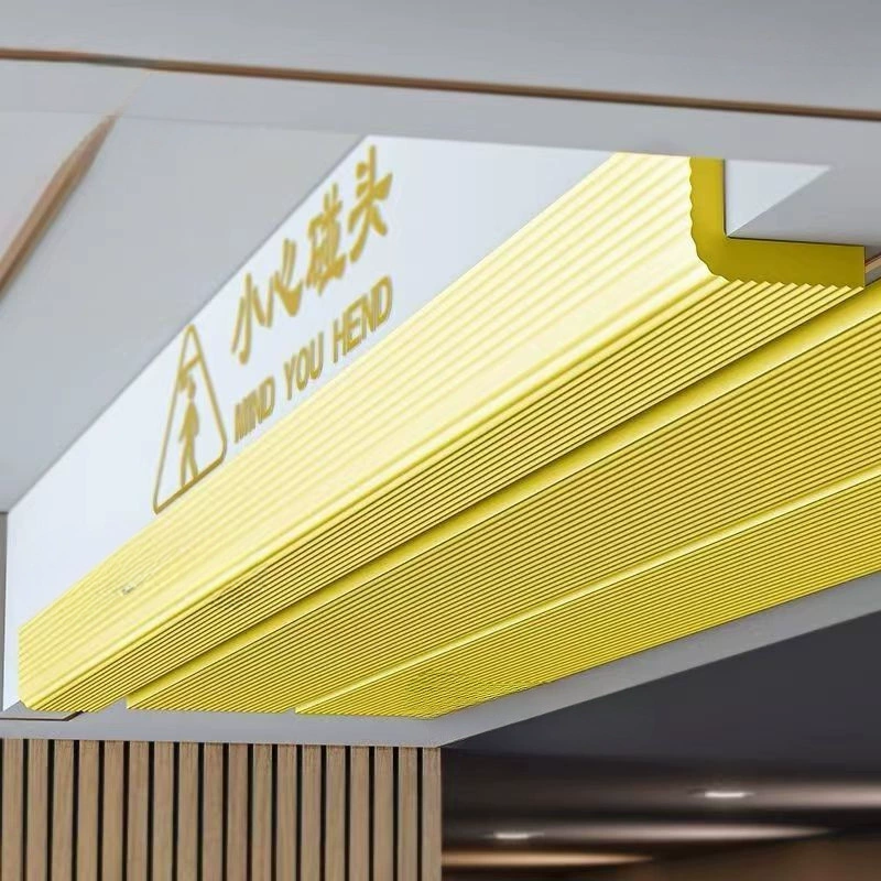 Голова расширена и утолщена, чтобы предотвратить столкновение.