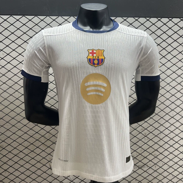 25-26 White Barcelona round advertising