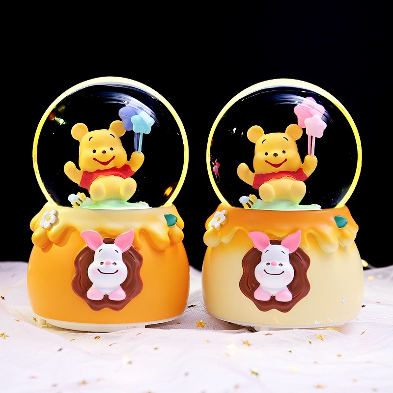 Pequeño libro rojo explosión dulce oso amarillo bola de cristal adornos luminosos giratorios caja de sonido regalos de vacaciones para niños