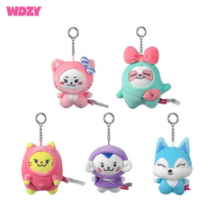 韓国のファッションitzyぬいぐるみのリュックサックのペンダントが可愛いです。