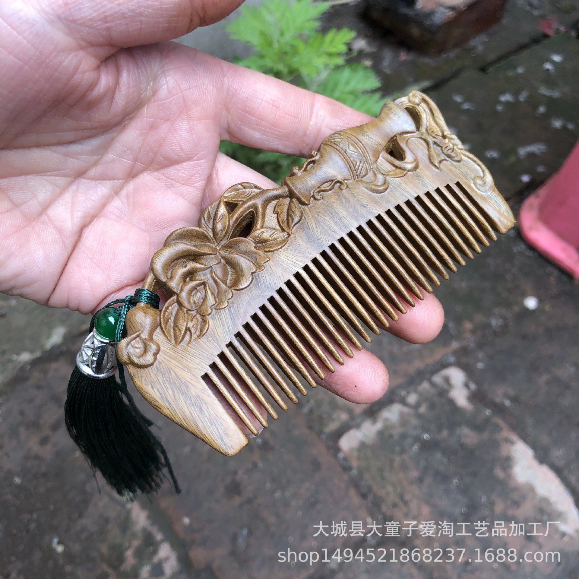 Peacock opening combs Argentine green sandalwood comb dense teeth combed plum combed combing the head meridians massage double -sided