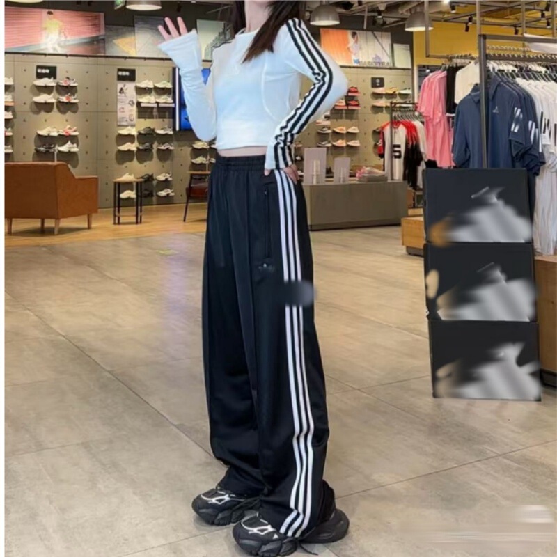 Clover 2026 new casual loose-fit sports pants, unisex, three-stripe wide-leg long pants, straight-leg casual pants Clover 2026 new casual loose-fit sports pants, unisex, three-stripe wide-leg long pants, straight-leg casual pants