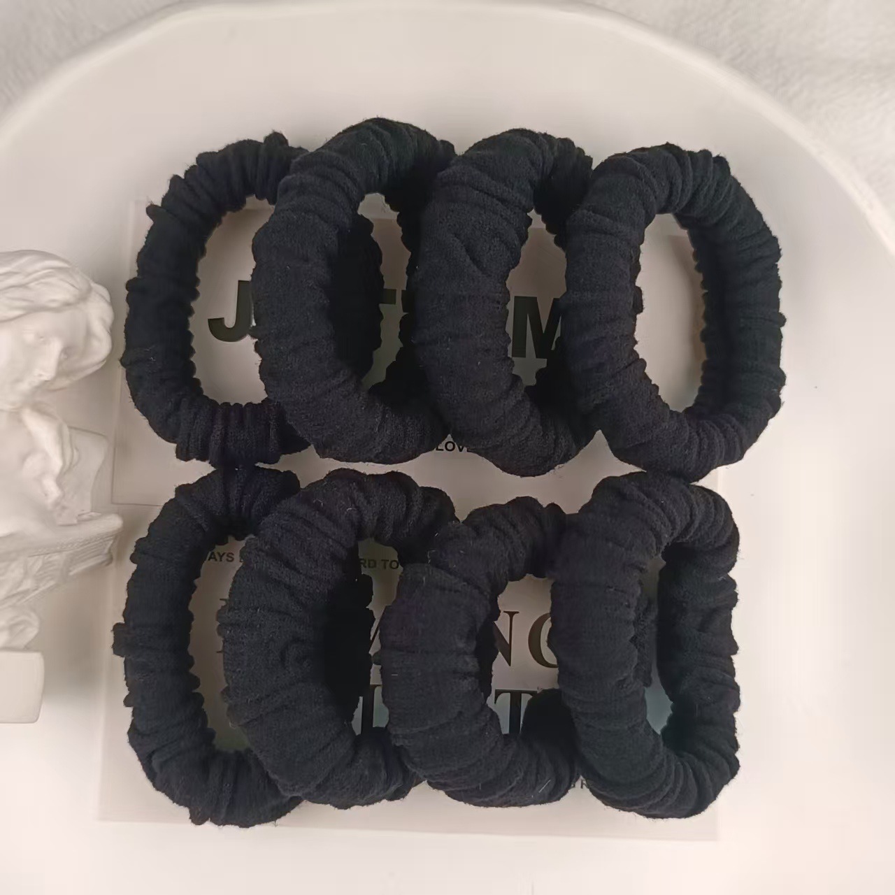 두꺼운 검정색 것