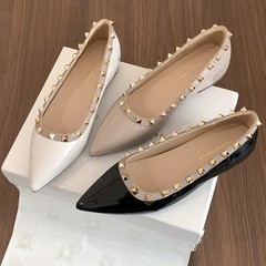 小柄な方向けの身長を5cmアップする女性用リベットポインテッドトゥパンプス 2025夏新作 片足ボートシューズ