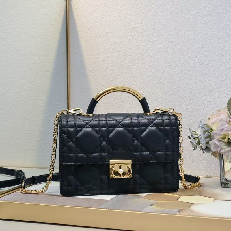 D家の女性のハンドバッグの黒色の小さい牛革の針法の古い金色のハンドルの新型のCDのバックルの藤の格の本革の女性のカバン|undefined