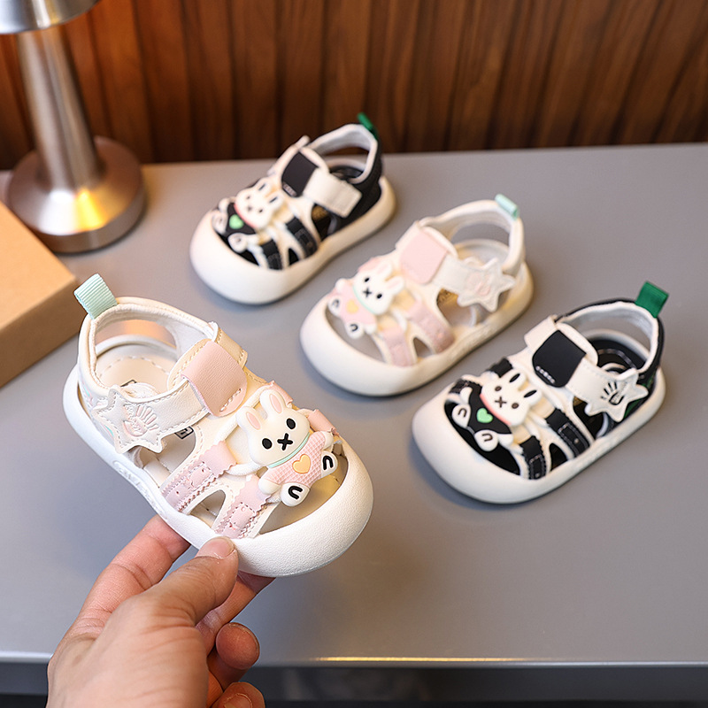 A generation of 1-3 years old baby girl cartoon sandals summer new boys soft bottom anti-kick baby beach shoes