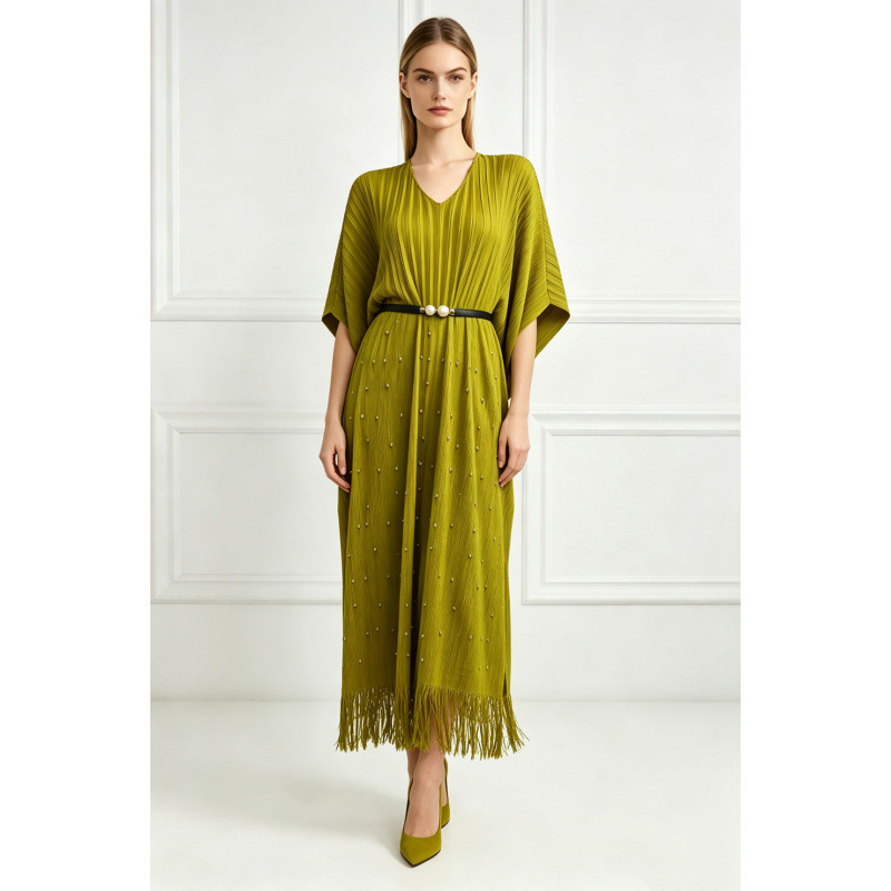 Miyake-style foreign trade dress with batwing sleeves, a cinched waist, a slimming effect, pleated design, embellished with beads and rhinestones, and featuring a loose, flowing silhouette with elegant fringe Miyake-style foreign trade dress with batwing sleeves, a cinched waist, a slimming effect, pleated design, embellished with beads and rhinestones, and featuring a loose, flowing silhouette with elegant fringe