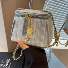 2025�¿�ɭ�Ƚ������г���С������Ů������朗lб���ˮͰ�����Q