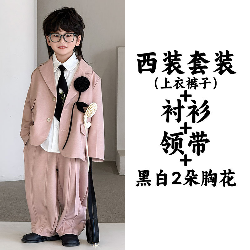 Розовый классический костюм, штаны, рубашка, галстук на лацкан