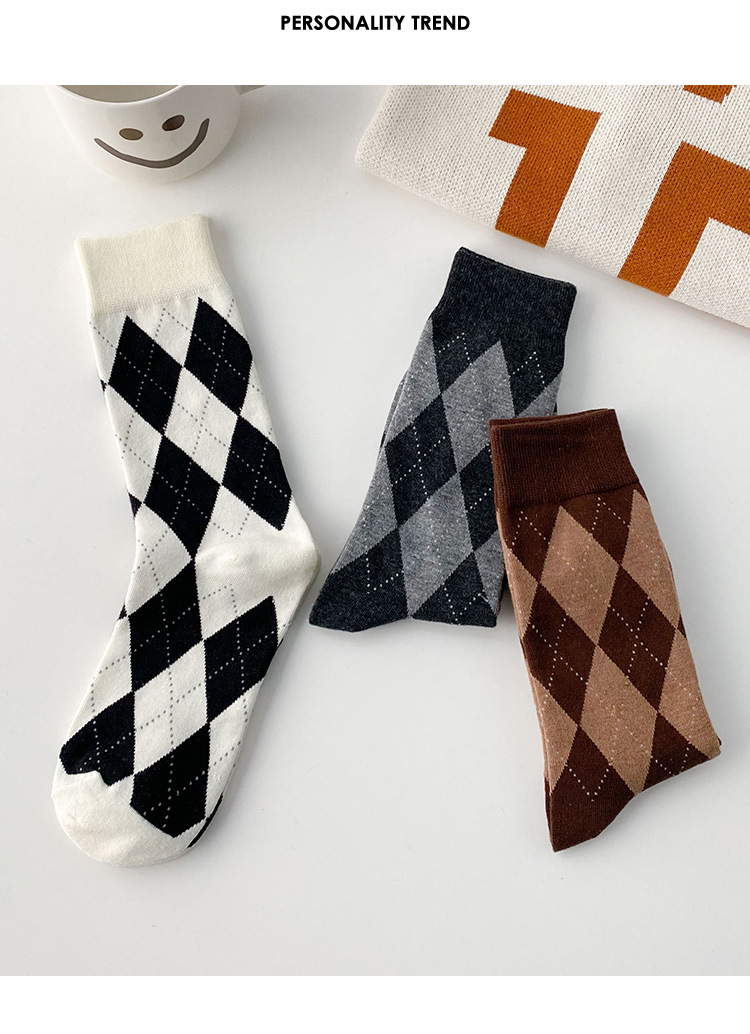 Chaussettes Lingge Chaussettes En Coton Automne Et Hiver Pour Femmes Bas Rétro En Gros display picture 5