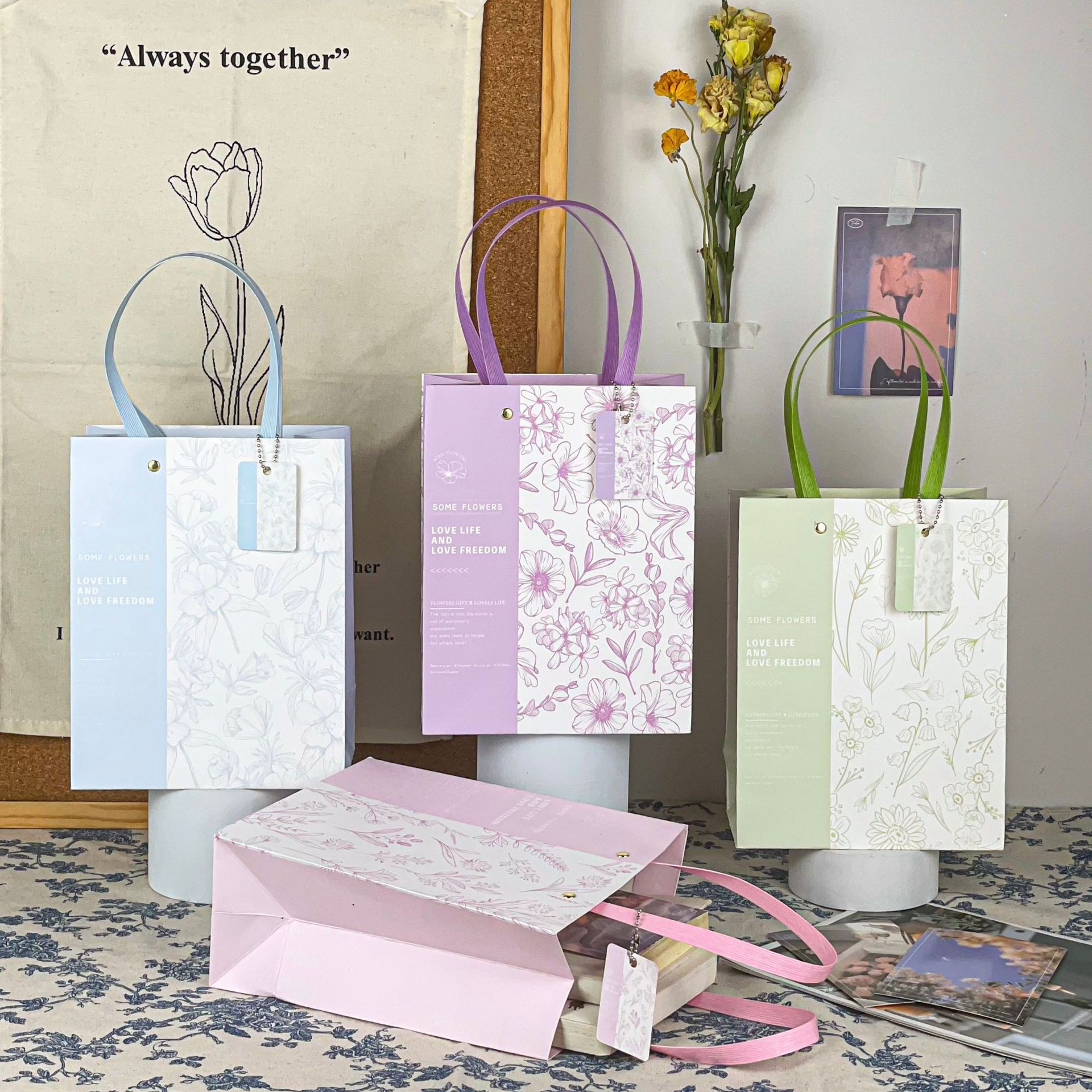 纸绳礼品袋排绳中号烫金ins卡通购物手提袋可爱精美牛皮纸袋批发