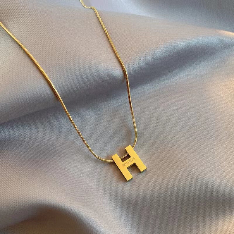 H Letter Necklace for Women 2023 New Clavicle Chain Simple Elegant Titanium Steel Jewelry Trendyy Popular Style High-End Sense H Letter Necklace for Women 2023 New Clavicle Chain Simple Elegant Titanium Steel Jewelry Trendyy Popular Style High-End Sense