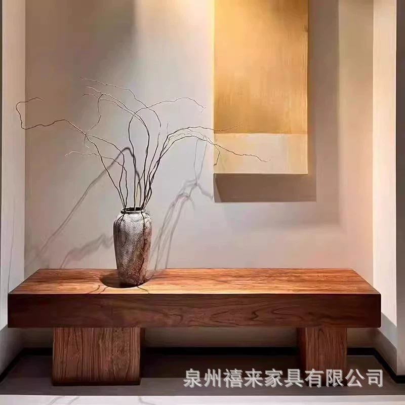 Скамейка из цельного дерева в стиле мезо