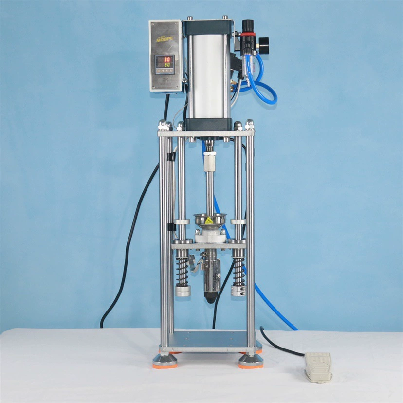 Вертикальная машина для литья под давлением, листовая пластиковая машина, проводная вилка, ударопрочные экспериментальные частицы, 30-местная маленькая машина для литья под давлением