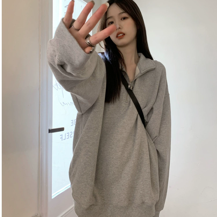 Colored long sweatshirt with zipper, high collar, mid-length