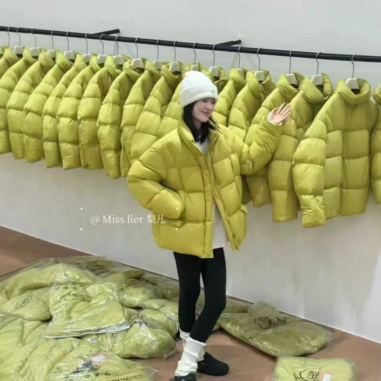 艾玉儿7258【杭州货】极简风纯色连帽羽绒外套-不退换