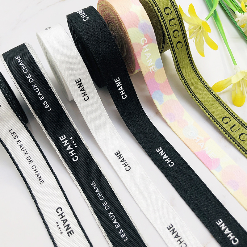 赤い本の小さな香りのリボンの髪飾りリボンのプレゼントのひもの花束の帽子の縁の手作りのdiyブランドのリボン|undefined