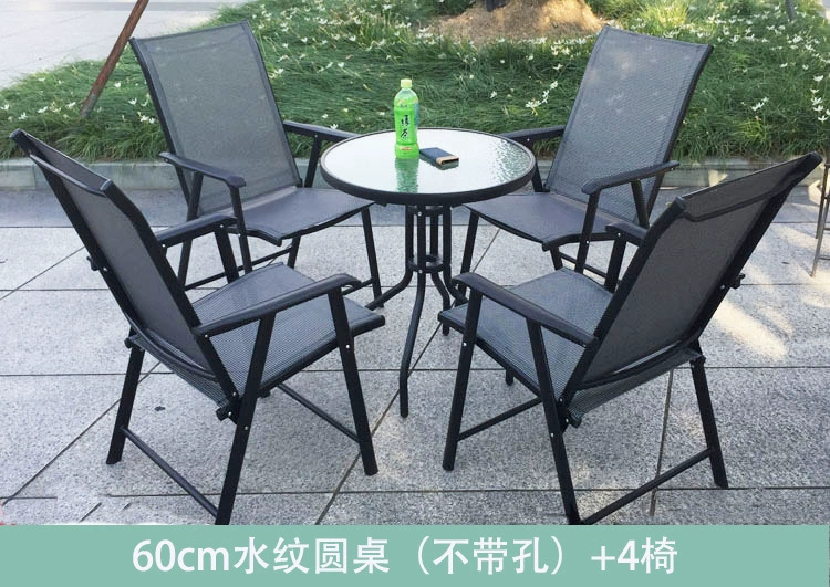 Столик на балконе, стулья, зонтик с солнечными фонарями, стулья из ротанга, киоски во внутреннем дворике для отдыха, складные стулья на открытом воздухе, комбинация журнальных столиков