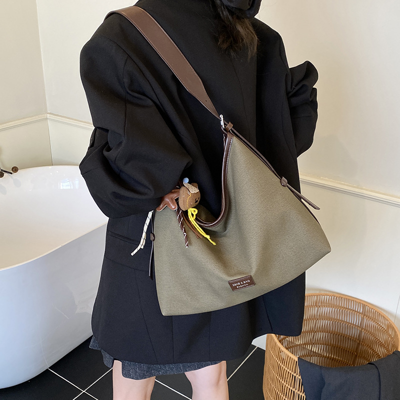 Bolsa de brazo de moda transfronteriza para mujeres 2025, nueva moda de otoño y invierno simple bolso de hombro coreano universal mochila de viaje
