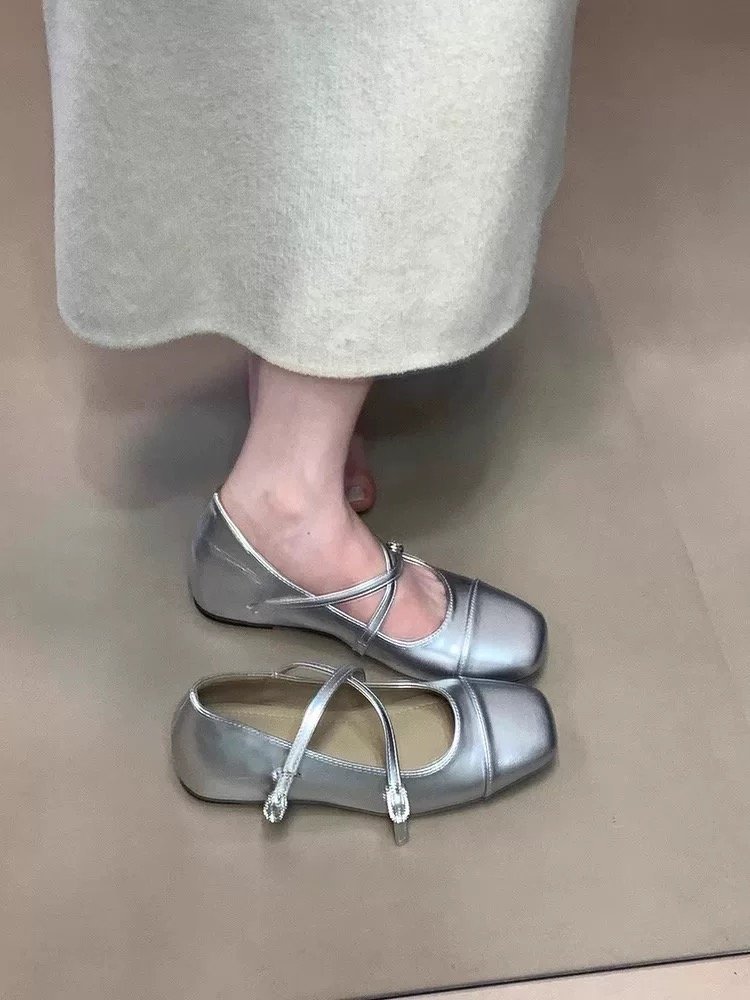 Zapatos negros franceses de fragancia para mujeres 2026 primavera nuevo estilo universal superficial retrógrado interior de altura zapatos marizhen