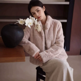 小西装;半身裙;女式衬衫