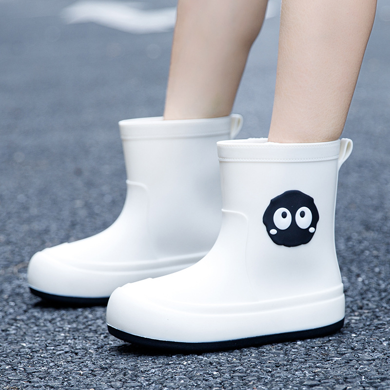 한국 스타일 2023 새로운 장화 여자의 귀여운 만화 미끄럼 방지 방수 신발 야외 기모 따뜻한 장화 야외 물 장화