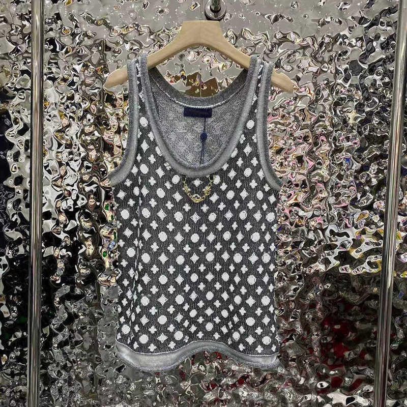 European Style Jacquard U-Neck Knitted Vest for Women, Sleeveless Versatile Tank Top European Style Jacquard U-Neck Knitted Vest for Women, Sleeveless Versatile Tank Top