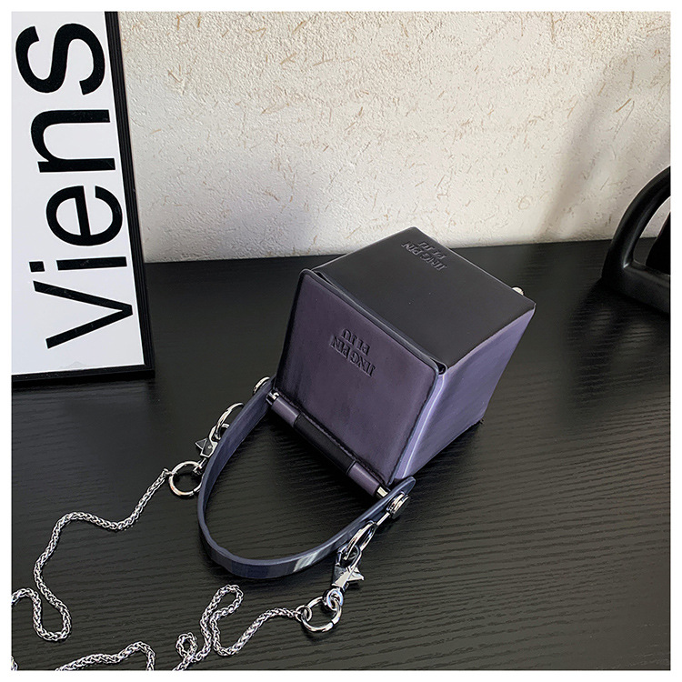 Bolso de hombro de mano con correa de cadena y diseño de azúcar pequeño de color gradual, de moda, 2023_voghion.com