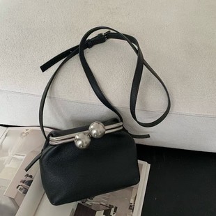小众设计头层牛皮蛋蛋包精致小巧夹子包单肩斜挎包-阿里巴巴