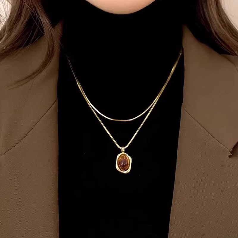 Leather Tiger Eye Stone Necklace for Women, Retro Elegant Sweater Chain, Accessible Luxury Niche Stacking Chinese Style Clavicle Chain Sweatshirt Accessories